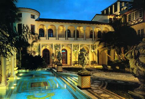 fantini mosaici piscina versace|Palazzo Versace .